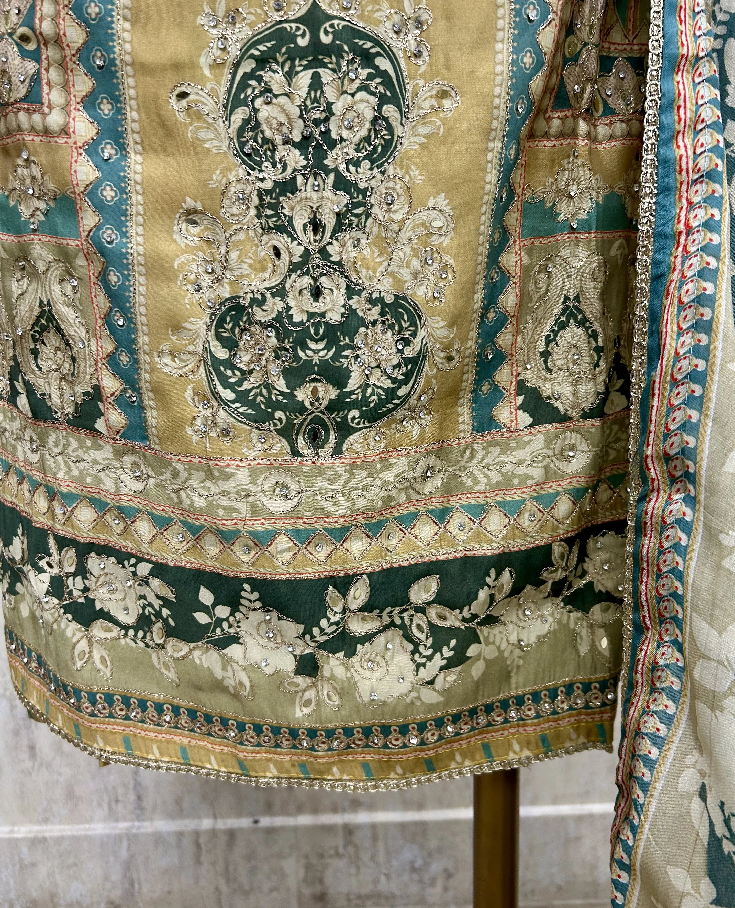 Muslin Unstitched Suit Set With Muslin Dupatta