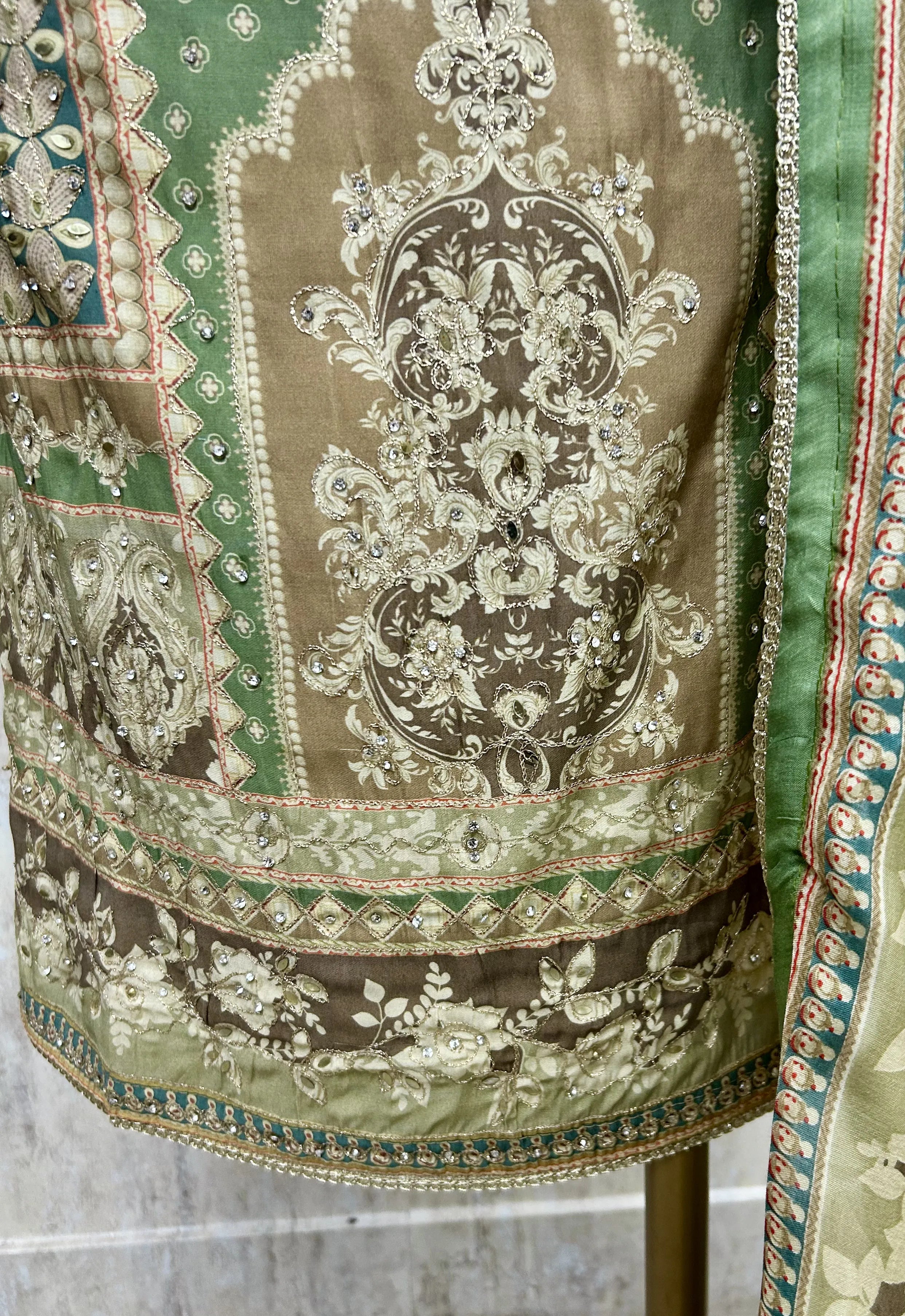 Muslin Unstitched Suit Set With Muslin Dupatta