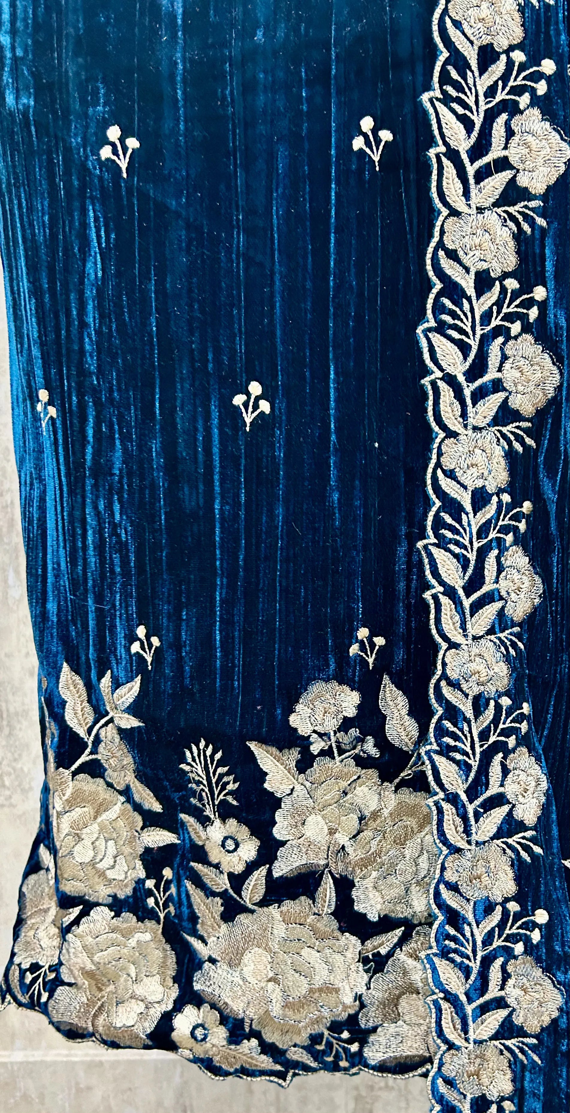 Velvet Unstitched Suit Set Featuring Thread Work