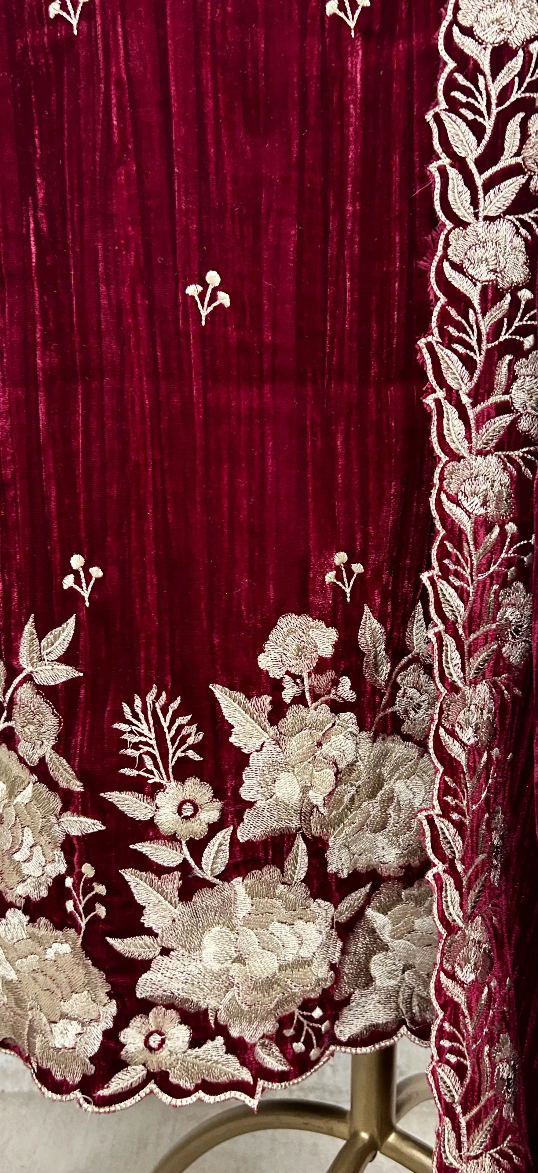 Velvet Unstitched Suit Set Featuring Thread Work