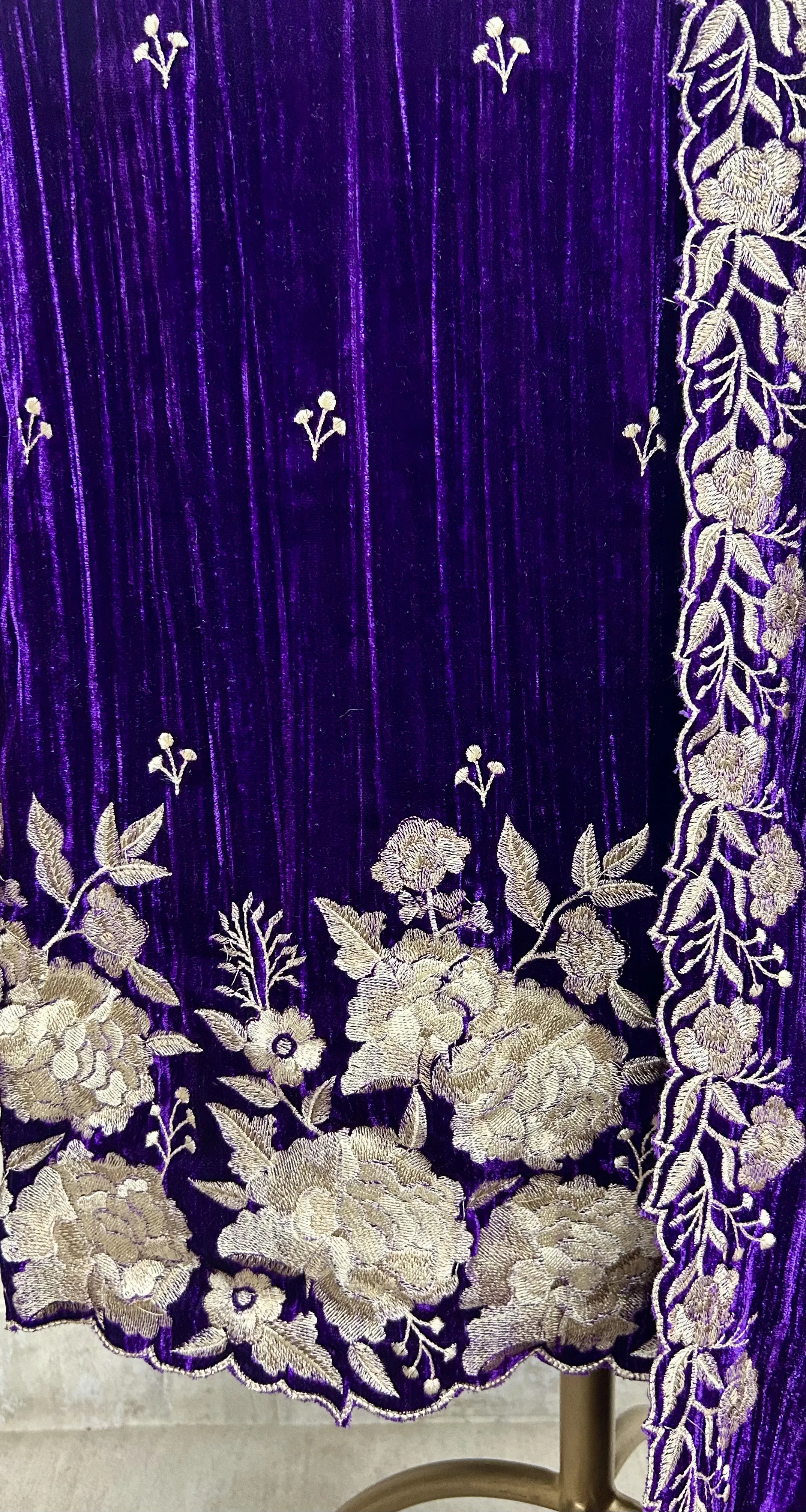 Velvet Unstitched Suit Set Featuring Thread Work