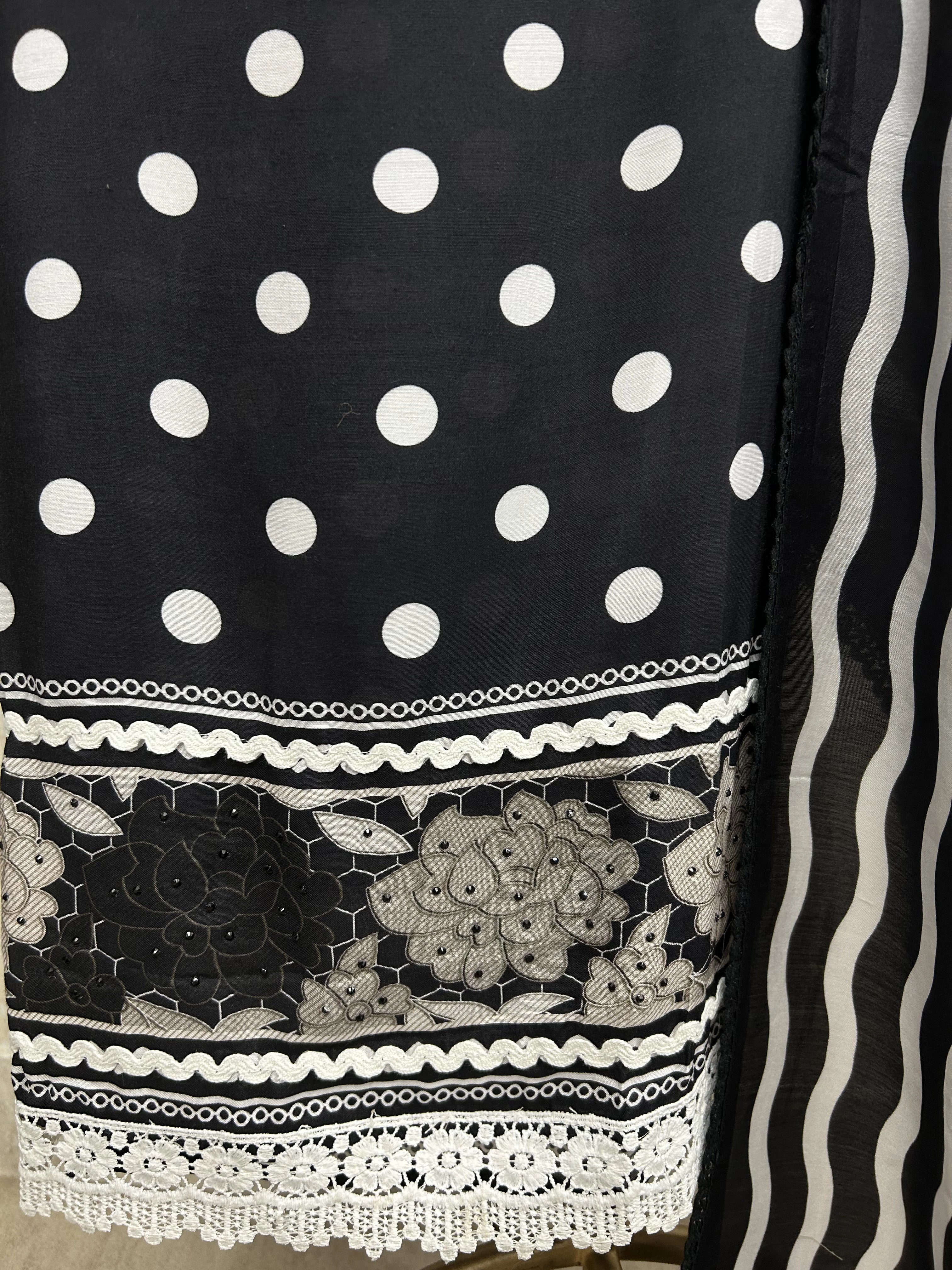 Muslin Unstitched Suit Set With Floral & Polka Print