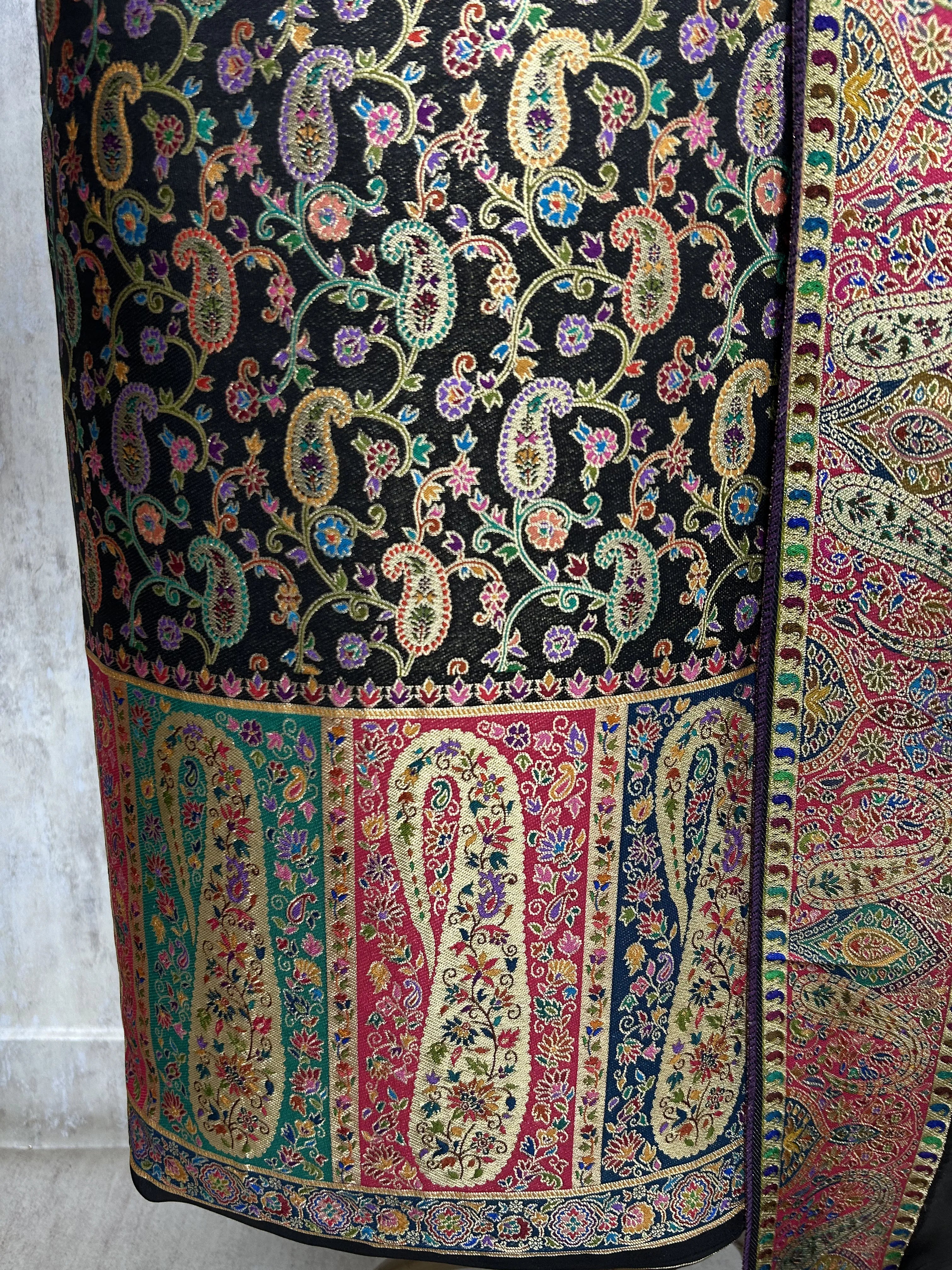 Luxurious silk unstitched suit