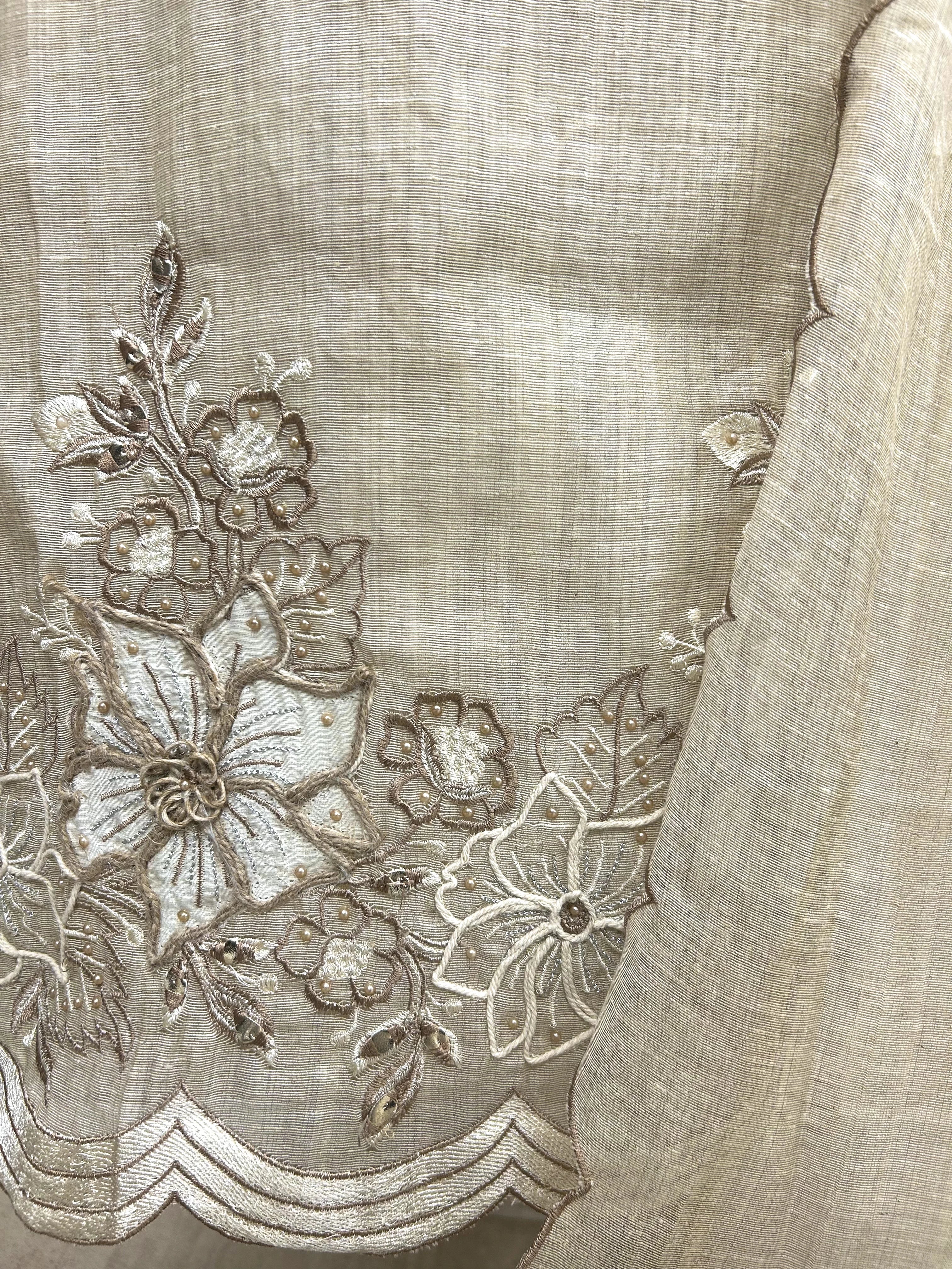 Linen Unstitched Suit Set With Applique Work