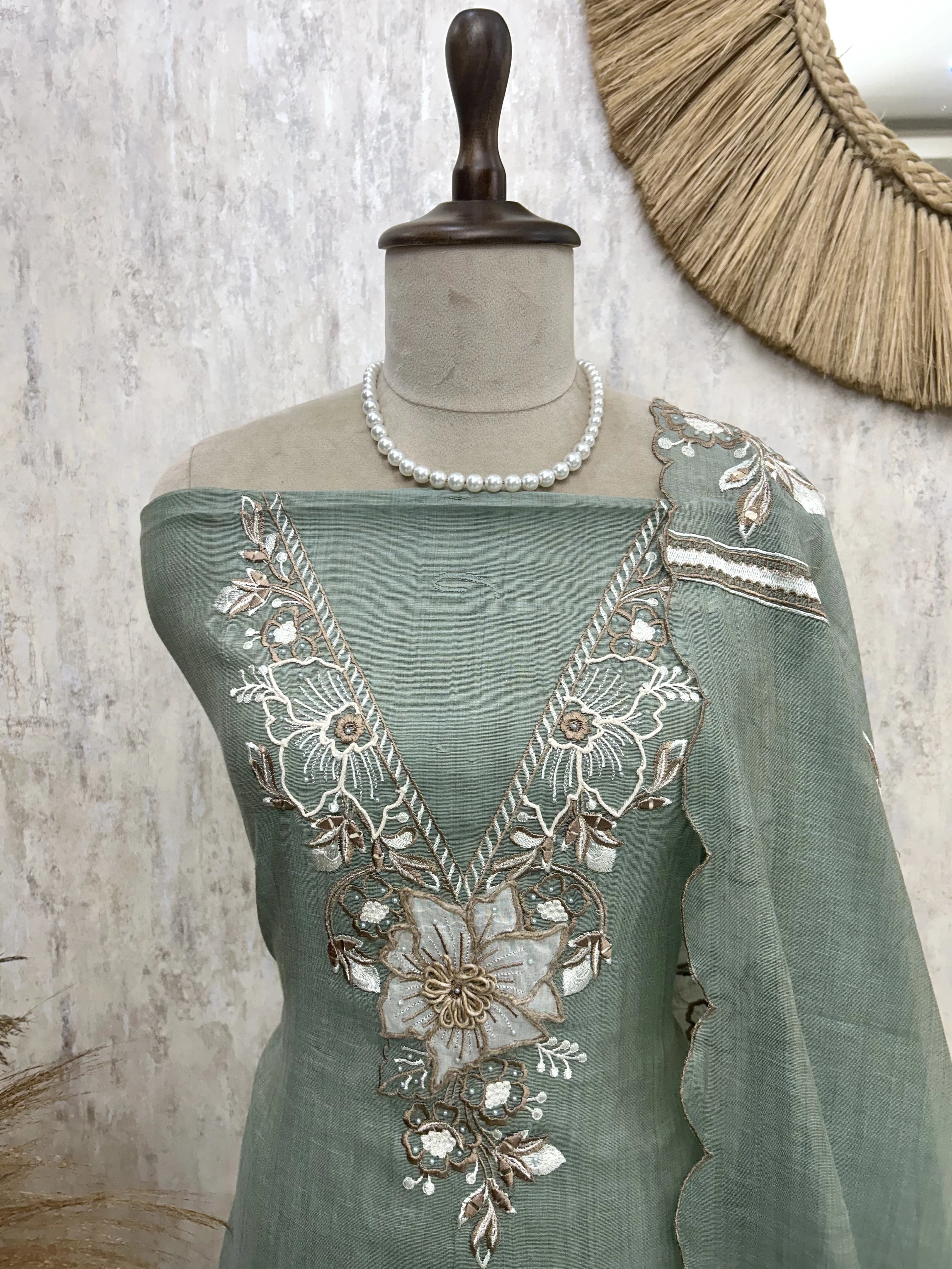 Linen Unstitched Suit Set With Applique Work