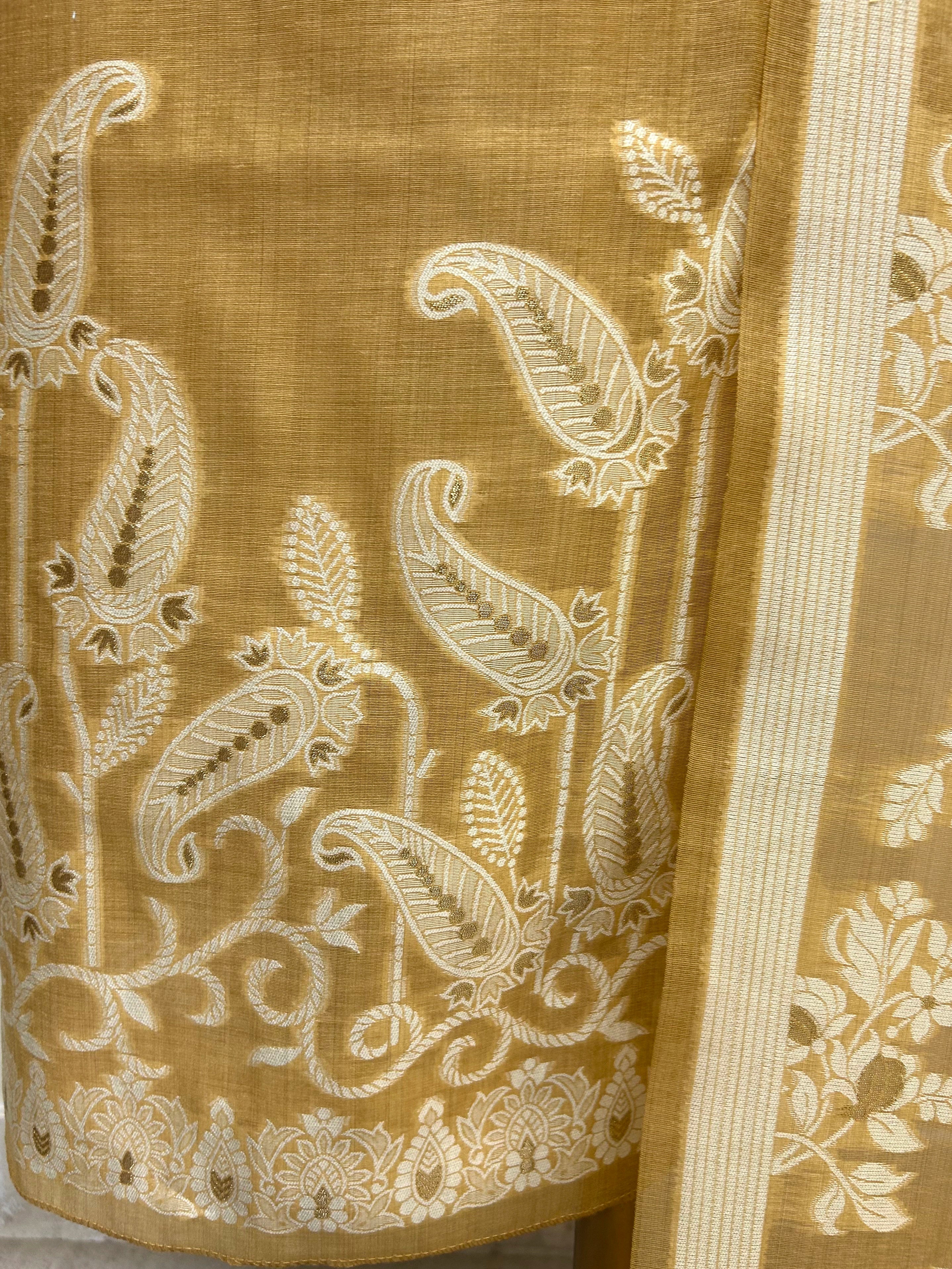 Jamdani Linen Unstitched Suit Set With Leaf Motifs