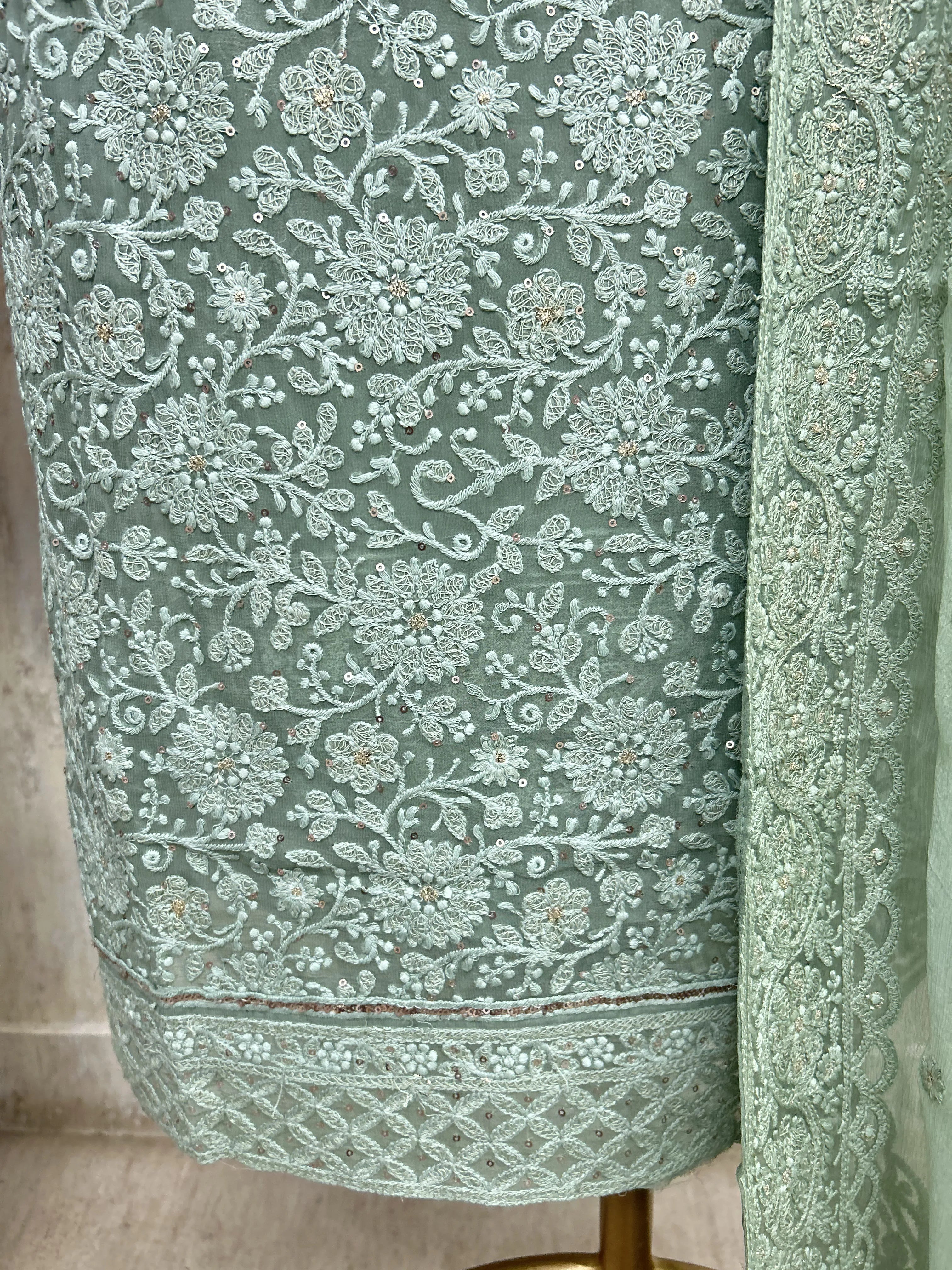 Graceful Lucknowis Unstiched Suit