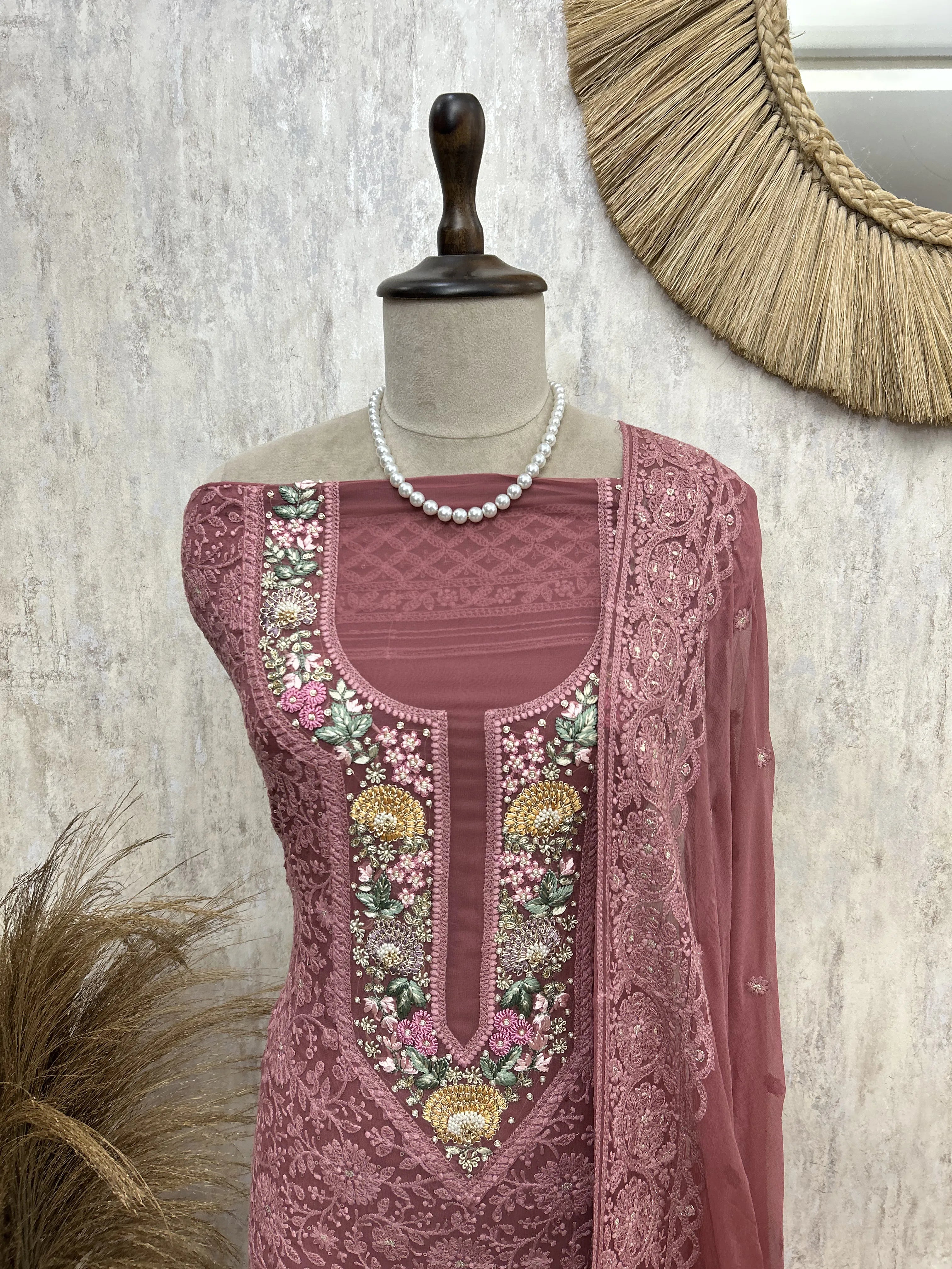 Graceful Lucknowis Unstiched Suit