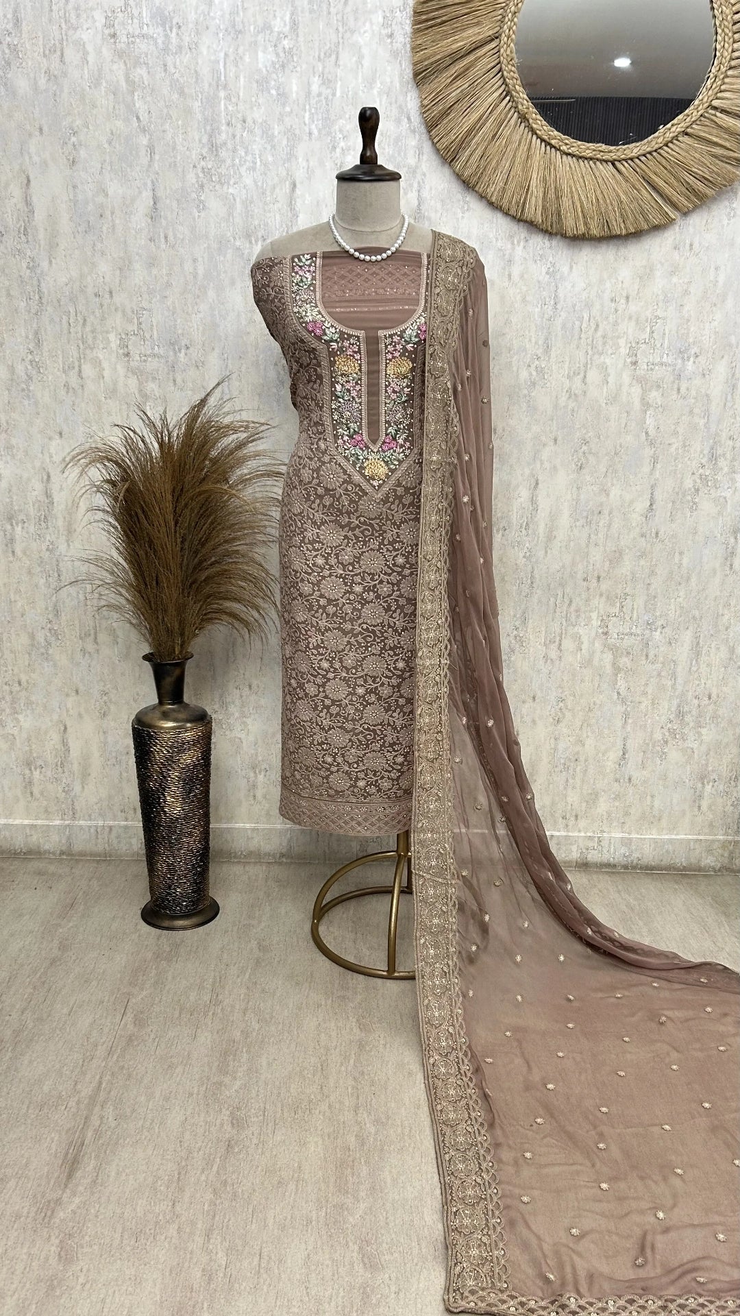 Graceful Lucknowis Unstiched Suit