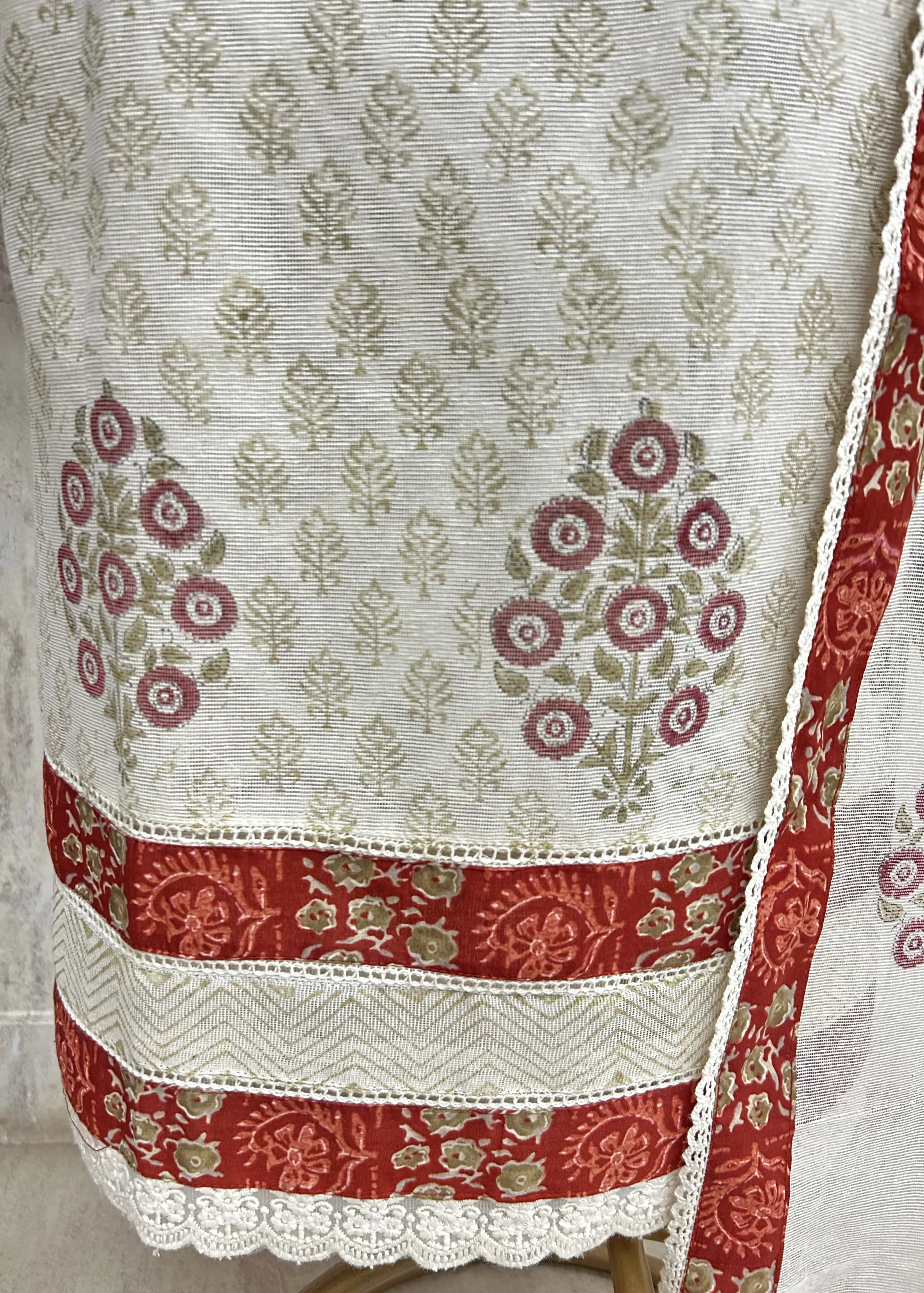 Timeless Ethnic Elegance Unstiched Suit