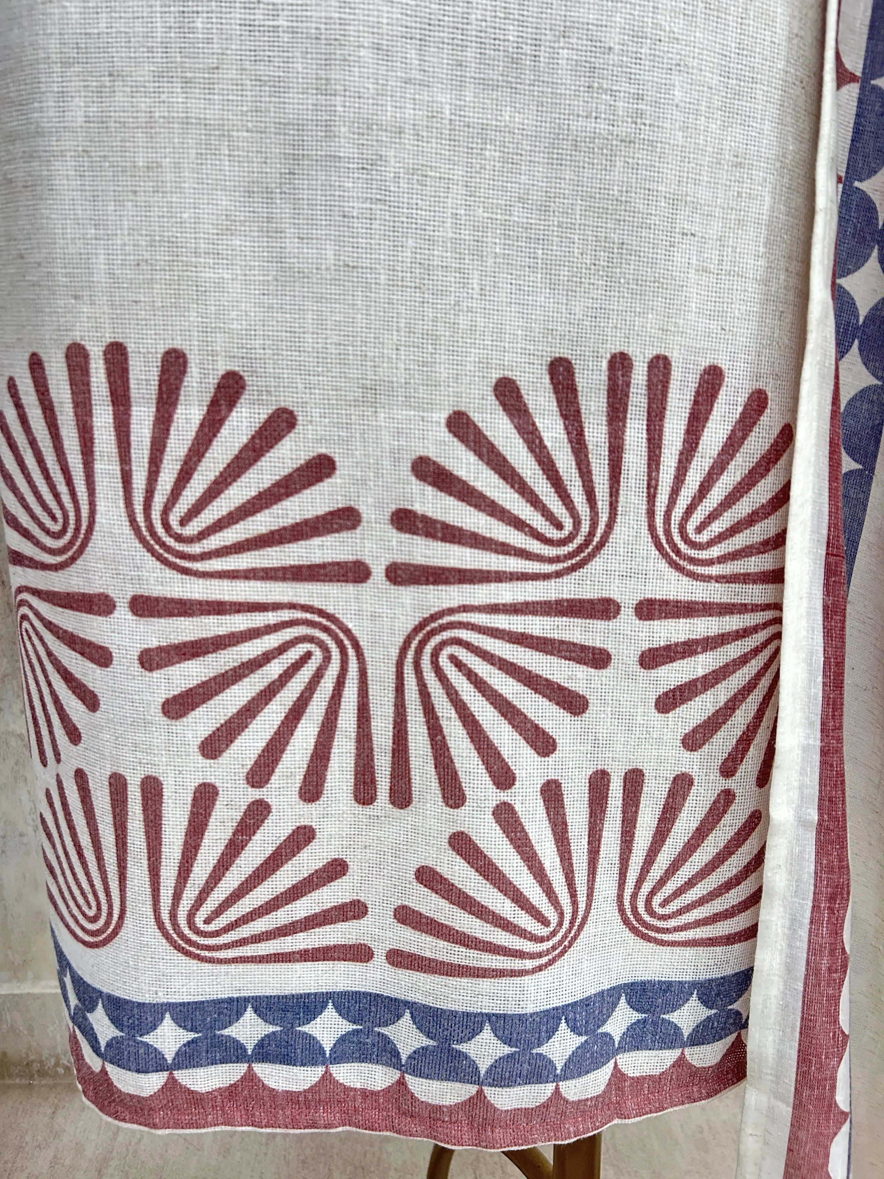 Elegant Ethnic Aura Unstitched Suit