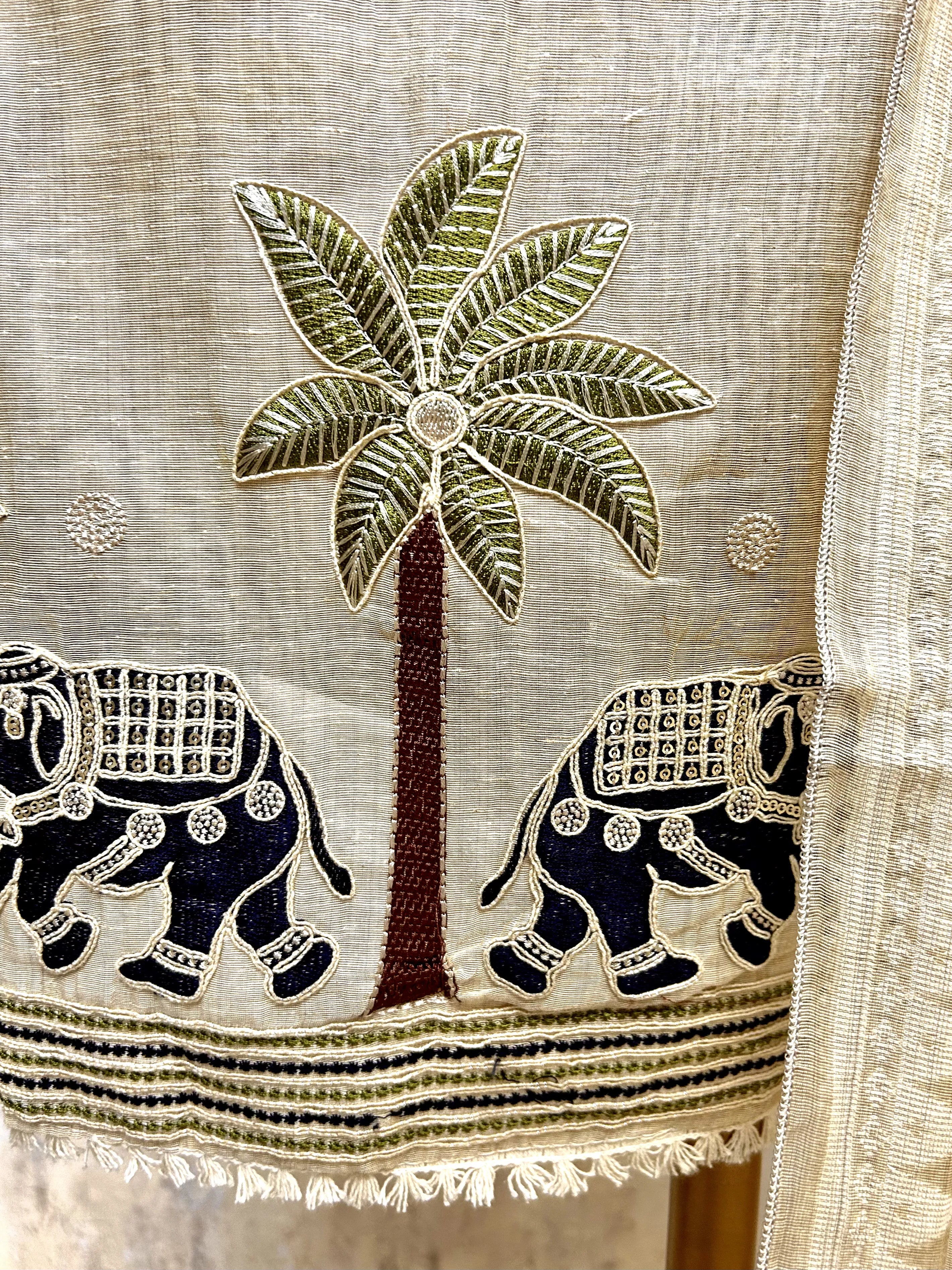 Jamdani Linen Unstitched Suit Set Featuring Applique Work